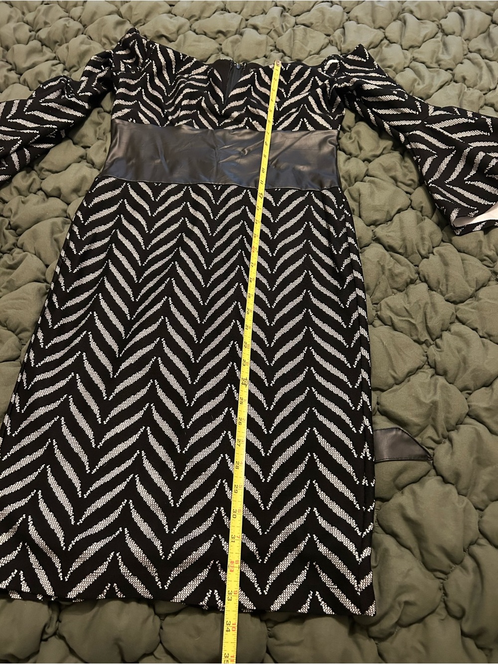 VENUS Black and Silver Chevron Midi Sleeve Dress - Picture 7 of 9